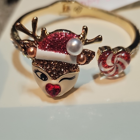 Betsey Johnson NWT Reindeer Peppermint Bracelet - Picture 3 of 8